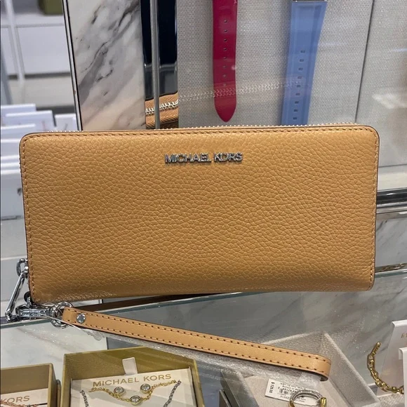 MICHAEL KORS Lg Pebbled Leather Continental Wallet Wristlet Phone Holder
Peanut - Picture 1 of 16